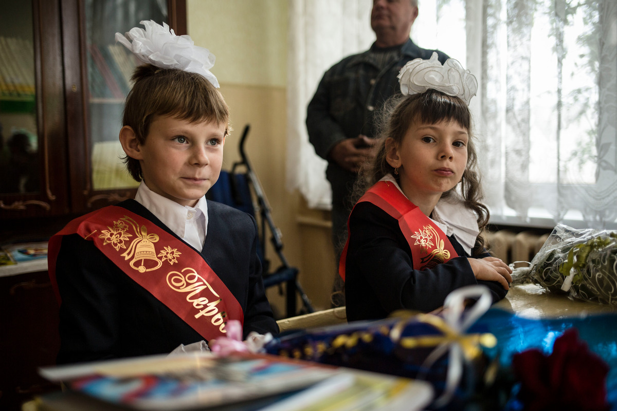 Ukraine. Children of embattled Luhansk start new school year hoping for peace