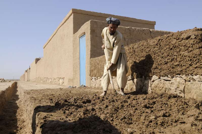 UNHCR - UNHCRs Afghanistan shelter programme tops 200,000 homes mark
