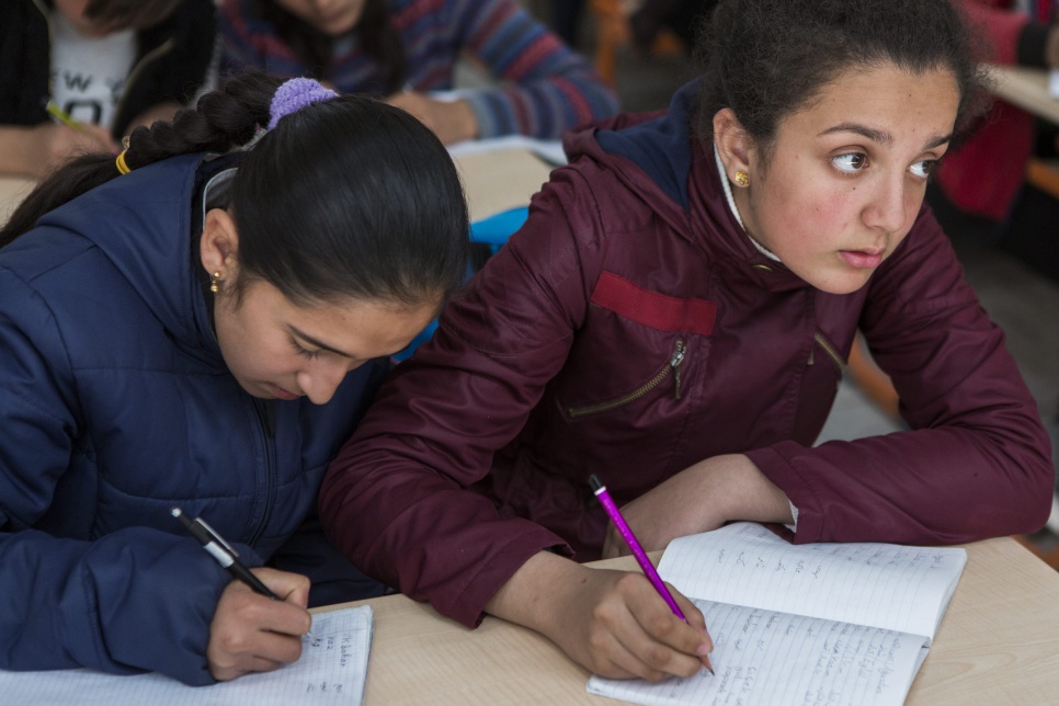 Ivra takes notes during a class in Suruç camp, Turkey. 