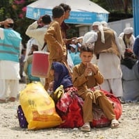 UNHCR staff assist Afghan families who have been returned from Pakistan at the Torkham border crossing, Afghanistan.  © UNHCR/Oxygen Media Empire