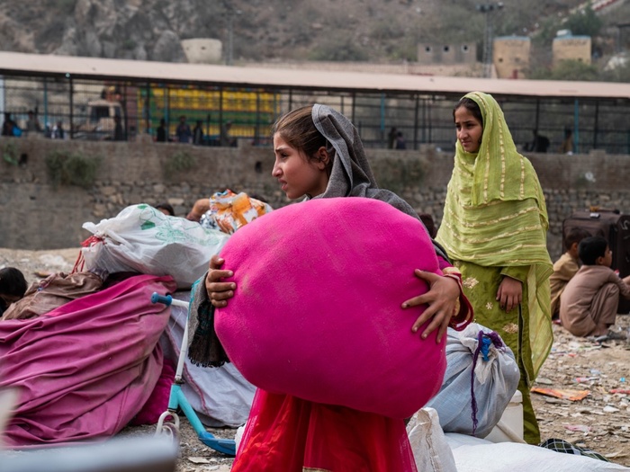 An Afghan returnee at the border
