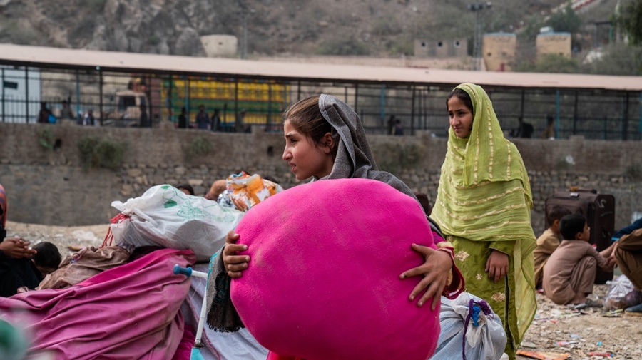 An Afghan returnee at the border