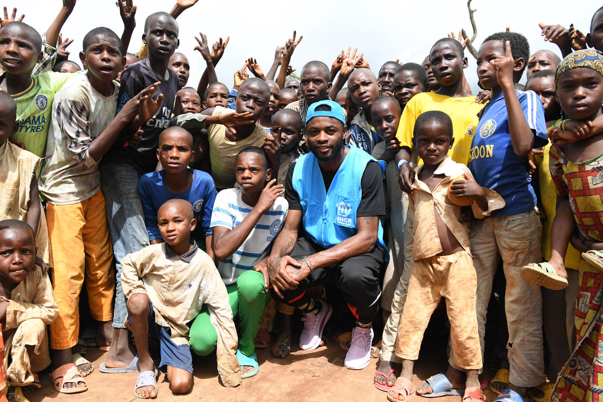 Cameroon. International footballer Alexandre Song pledges for refugees in Cameroon