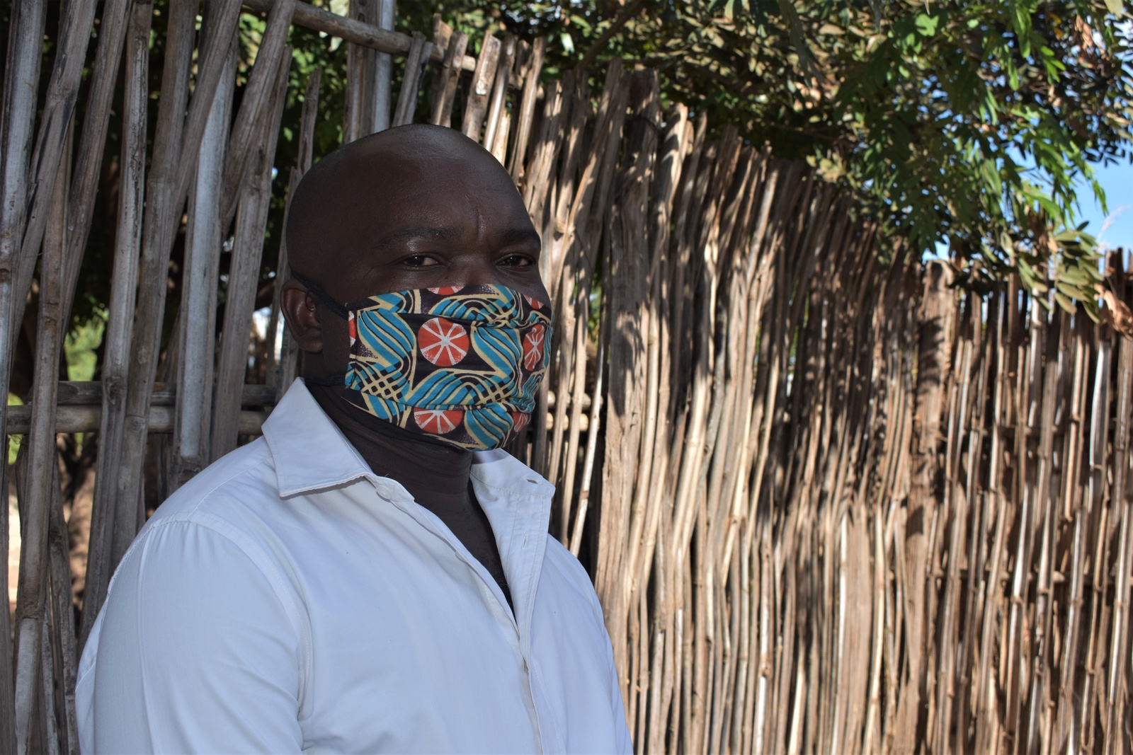Mozambique. Refugees make masks