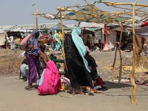 Refugee families set up their shelter.