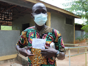 Ethiopia. Refugee health workers are vaccinated for COVID-19