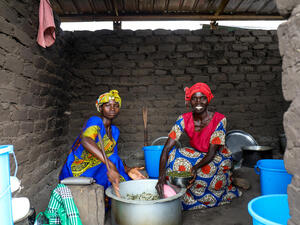 Raouf Mazou, meets with members of the Can – Coya farming collective in Magwi county, Eastern Equatoria State.