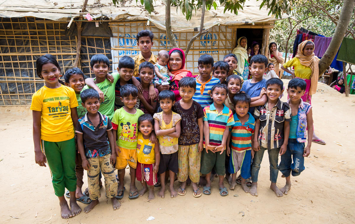 Bangladesh. Bangladeshi farmers shelter Rohingya refugees