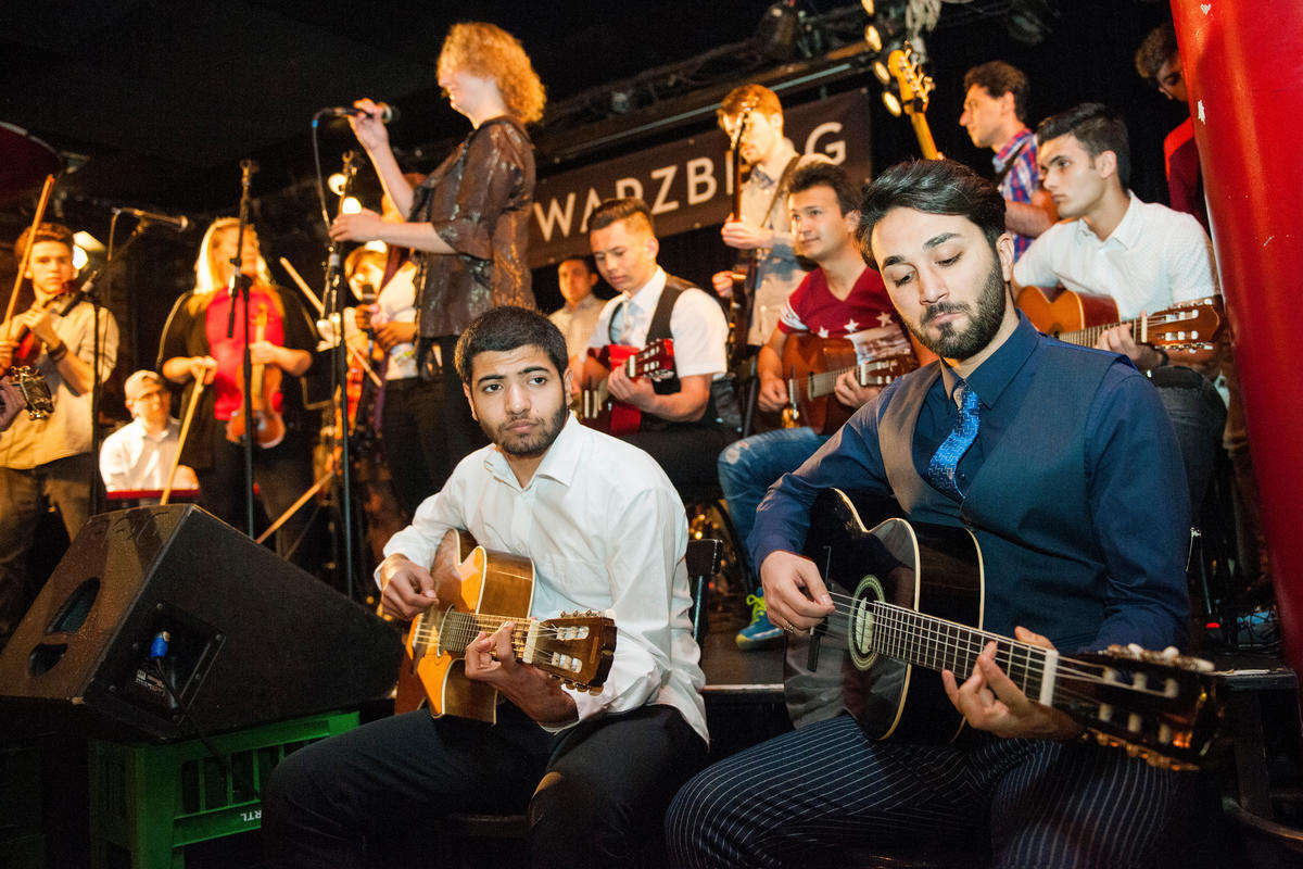 Austria. Refugees take music lessons in win-win exchange with students