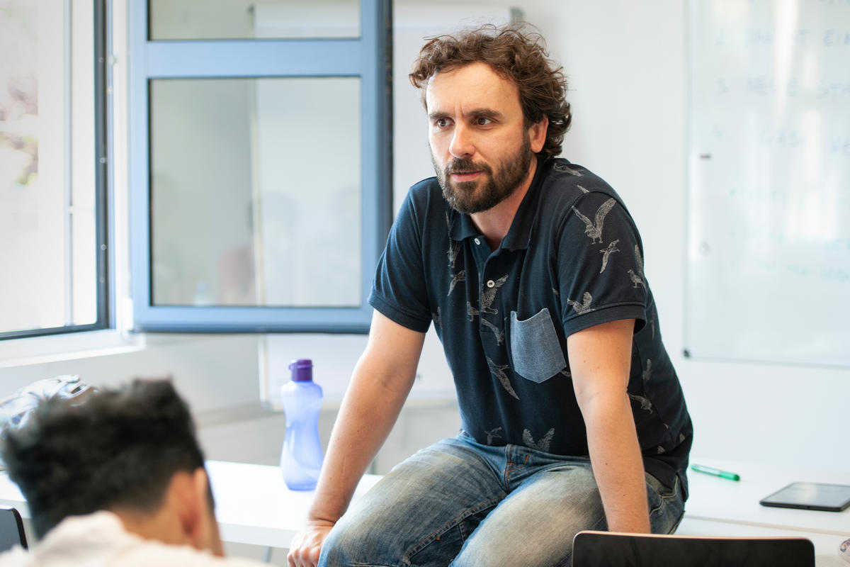 Austria. Refugees learn media skills on Austrian news magazine course