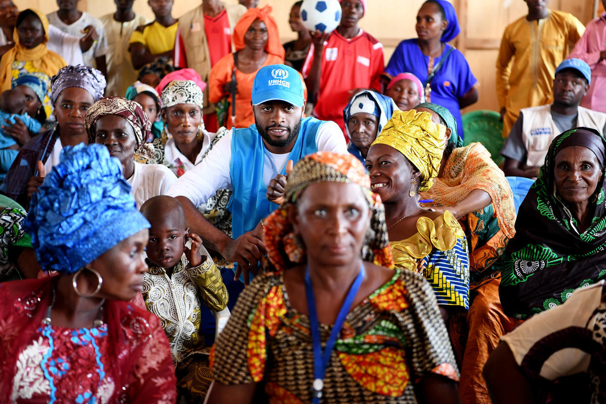 Cameroon. International footballer Alexandre Song pledges for refugees in Cameroon