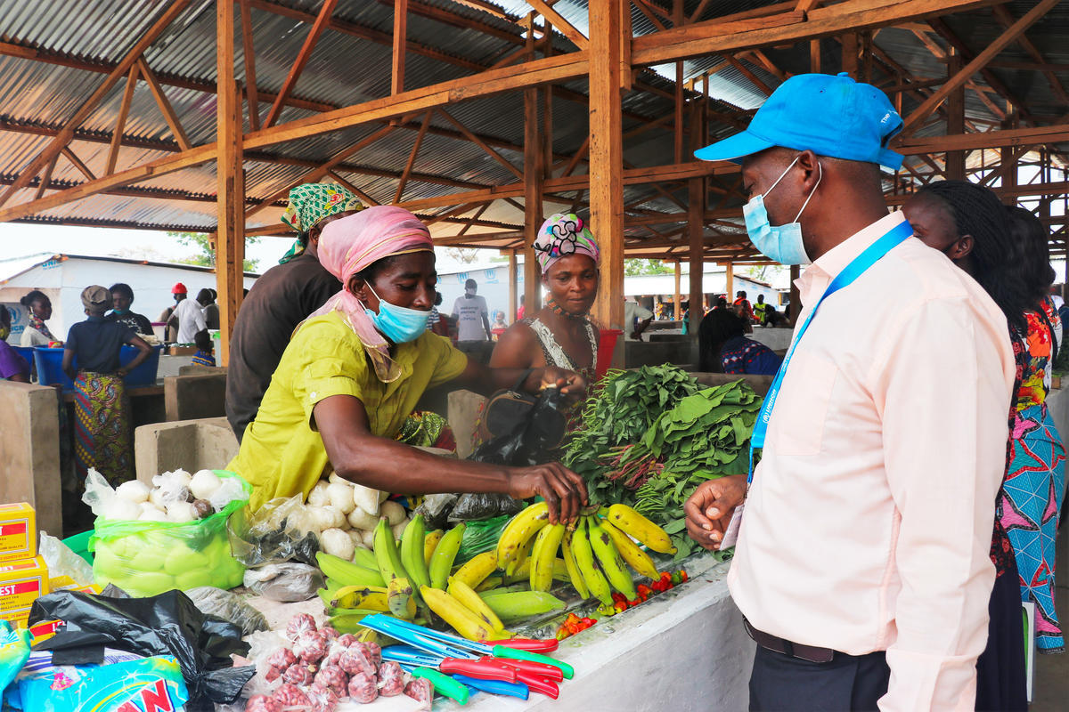 Angola. Market in Lovua settlement provides refugees with food and supplies