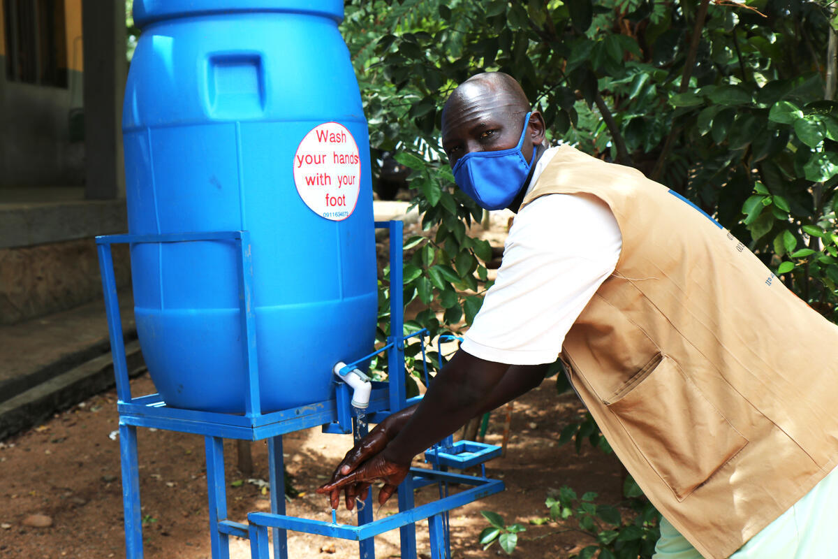 Ethiopia. Refugee health workers are vaccinated for COVID-19