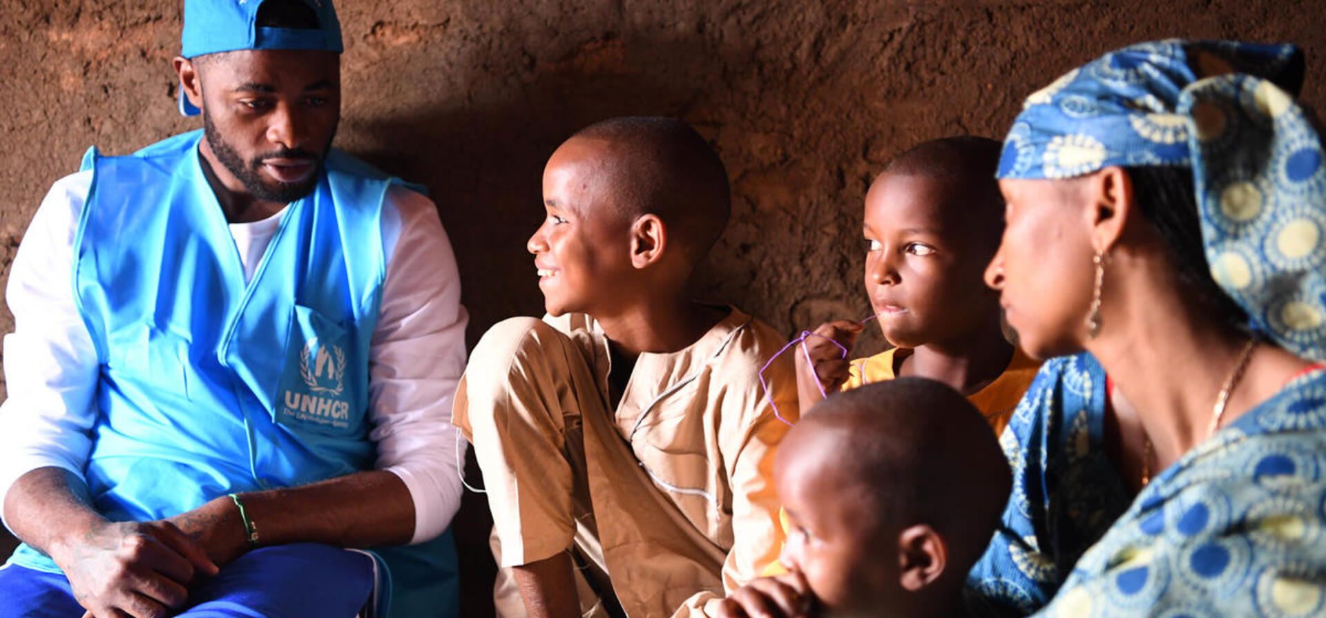 Cameroon. International footballer Alexandre Song pledges for refugees in Cameroon