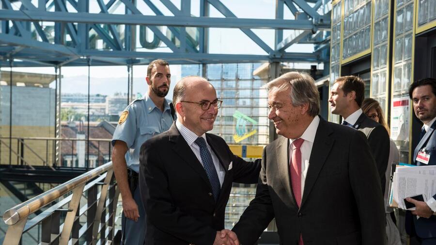 António Guterres meets French Minister Bernard Cazeneuve