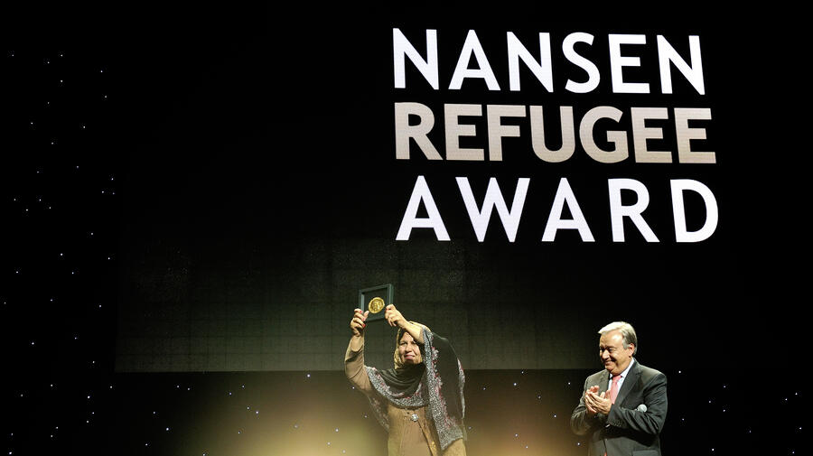 UNHCR presents Nansen Refugee Award to Afghan refugee teacher
