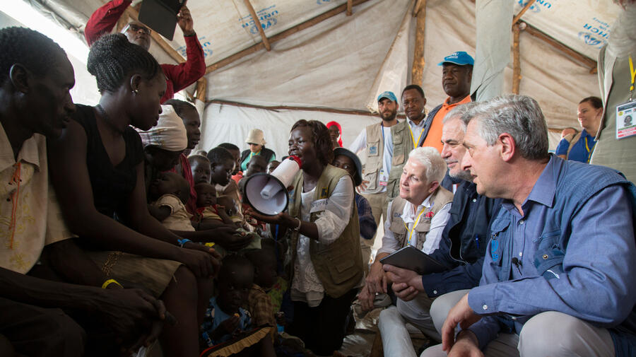 Uganda. UNHCR Chief visits refugee settlement in northern Uganda as Solidarity Summit on Refugees kicks off