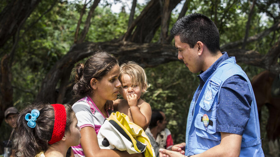 Colombia. Venezuelans risk life and limb to seek help