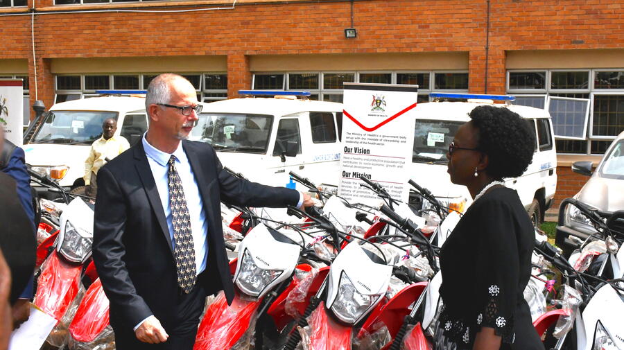 Uganda. Donation to Ministry of health