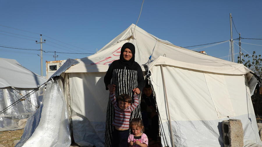 Iraq. Single mother prepares for winter at Bardarash refugee camp