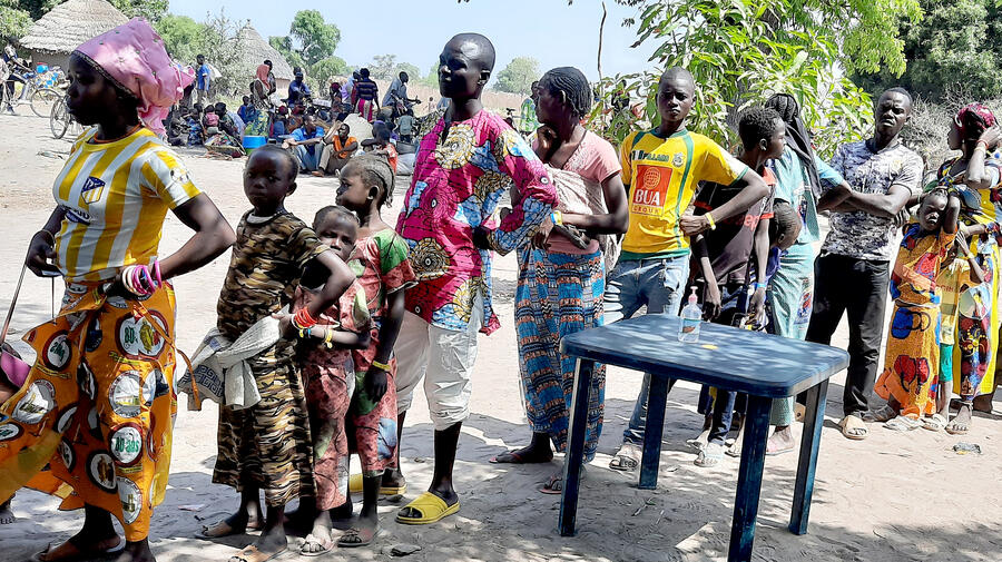 Newly arrived refugees from CAR arrive to Chad, April 16, 2021.