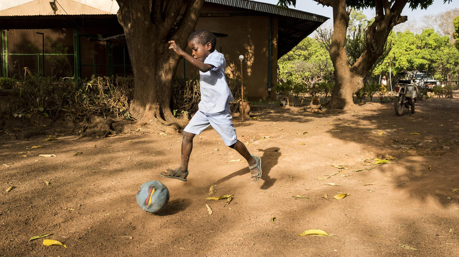 Côte d'Ivoire. UNHCR and local law association fight to end statelessness