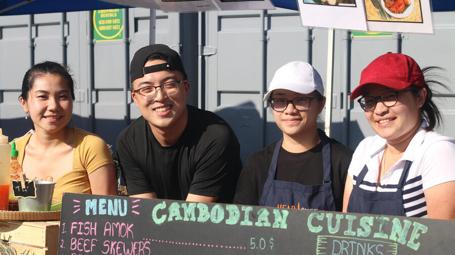 USA – Sokhita Sok, friend and sisters at her stand at Queens Night Market.
