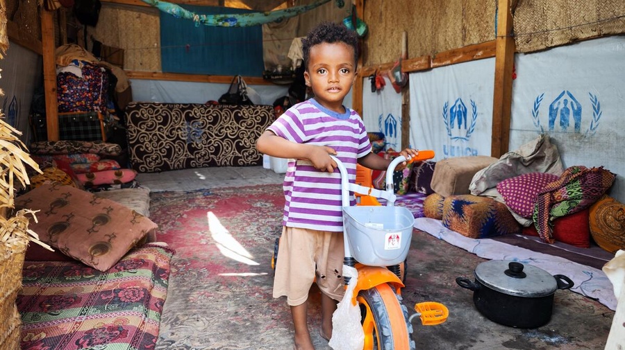Yemen. Displaced People received Cash Assistance in Shaab IDP site in Aden governerate
