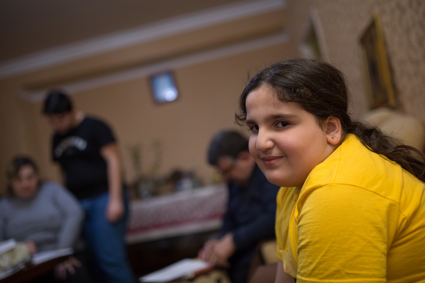 Liana enjoys the harmony in her family but longs to see her friends in the time of the COVID-19 lockdown © UNHCR/Areg Balayan