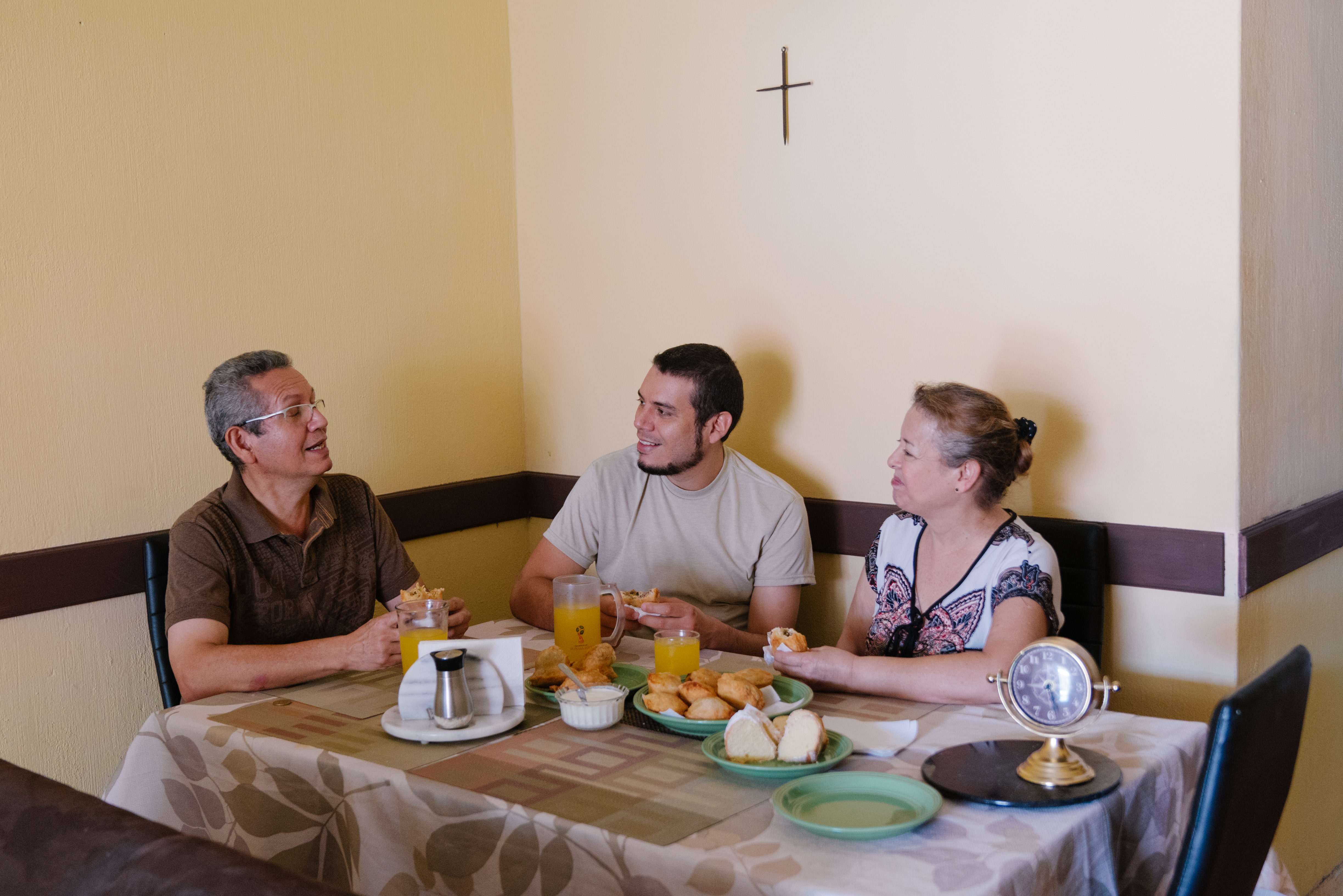 Héctor, Leo and Yesmaira take a break from their sweets confection to enjoy a family breakfast.