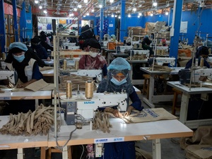 At the Jute Bag Production Centre, Rohingya refugee women learn how to make bags and other products from jute, an environmentally friendly material grown locally. 