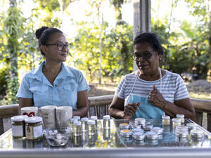 Dara Argüello (left) and Vicenta González are the heart and soul of the all-female cacao collective Cacaotica.