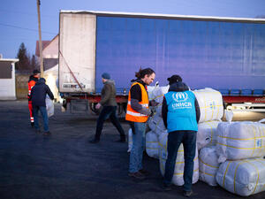 Ukraine. UNHCR distributes blankets to people waiting to cross the border to Poland