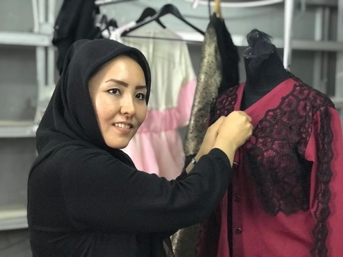 Indonesia. Fashion guru empowers refugees without legal rights to work or study