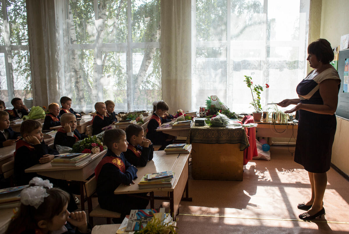 Ukraine. Children of embattled Luhansk start new school year hoping for peace