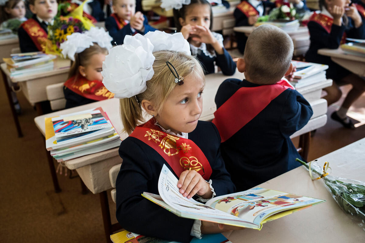 Ukraine. Children of embattled Luhansk start new school year hoping for peace