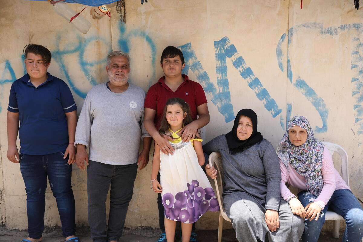 Sarah, junto a su madre, su padre y sus hermanos.