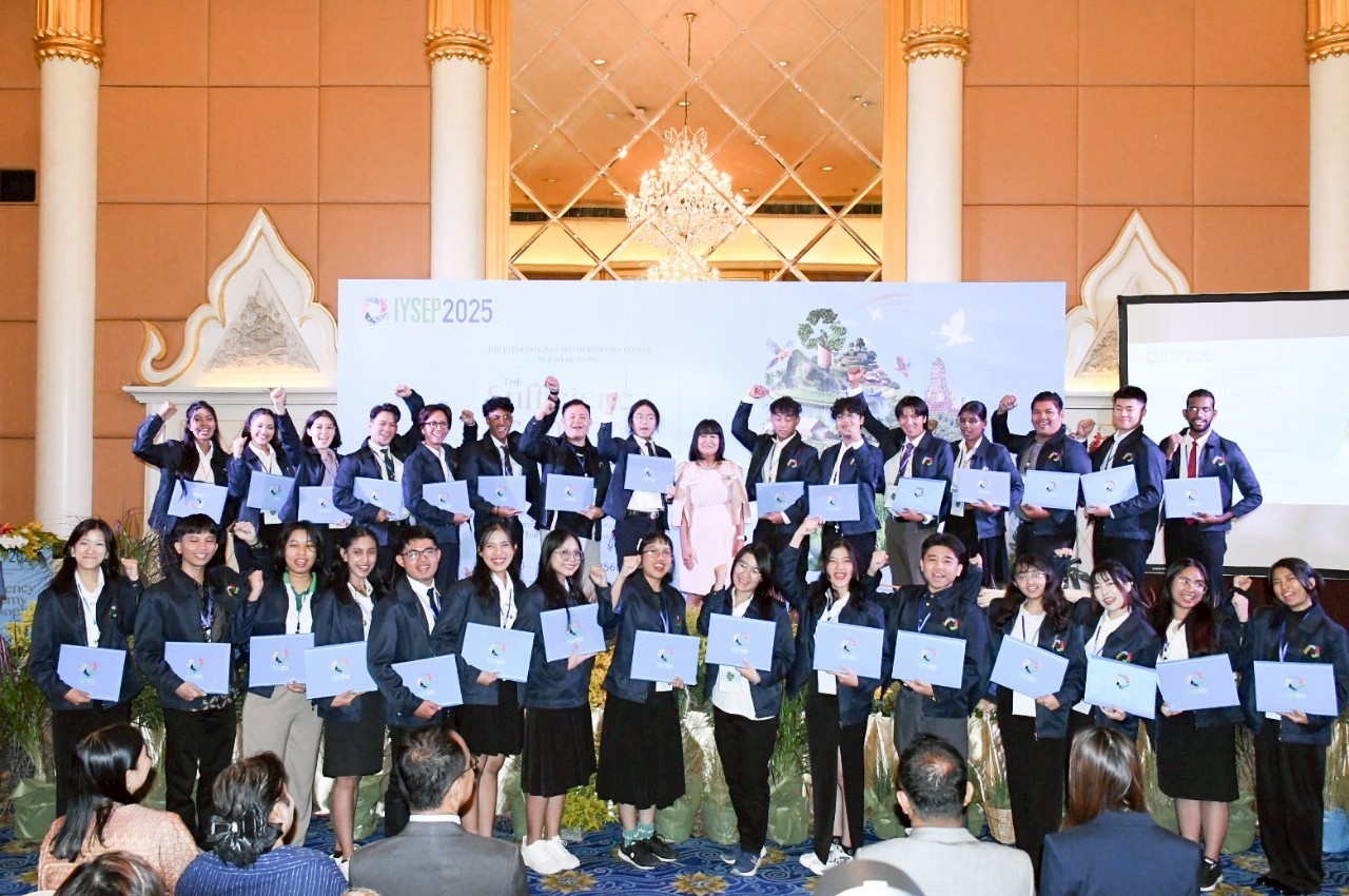 A group of students showing their certificates
