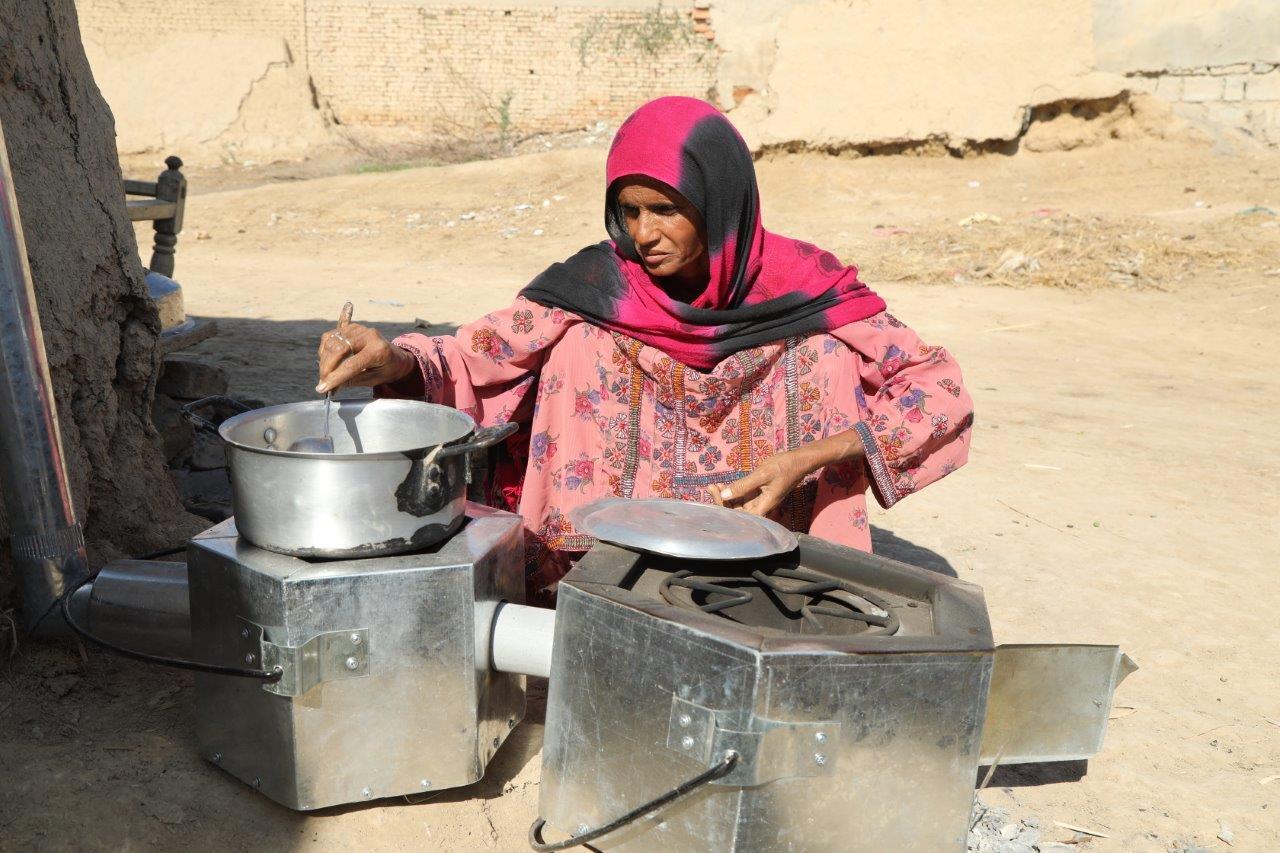 Husna Bibi is cooking with the families' new energy-efficient stove.