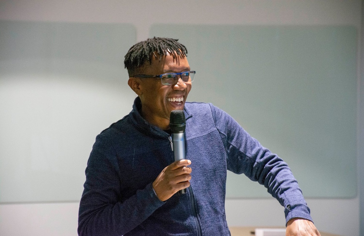 Ben Safari, head of UNHCR's Supply Management Service, talks into a microphone.