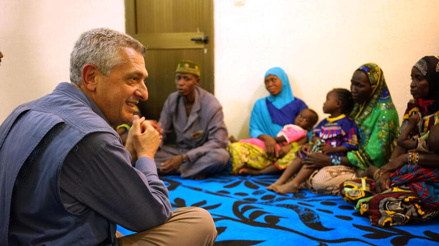 Refugees who fled Niger speak with UN High Commissioner for Refugees Filippo Grandi during his visit to Gao in northern Mali.