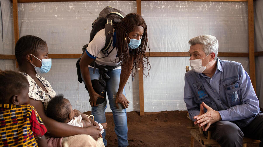 Democratic Republic of Congo. High Commissioner visits CAR refugees