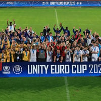 Die Teams feiern den Abschluss des  2026 Unity Euro Cup in Coverciano in der Nähe von Florenz.