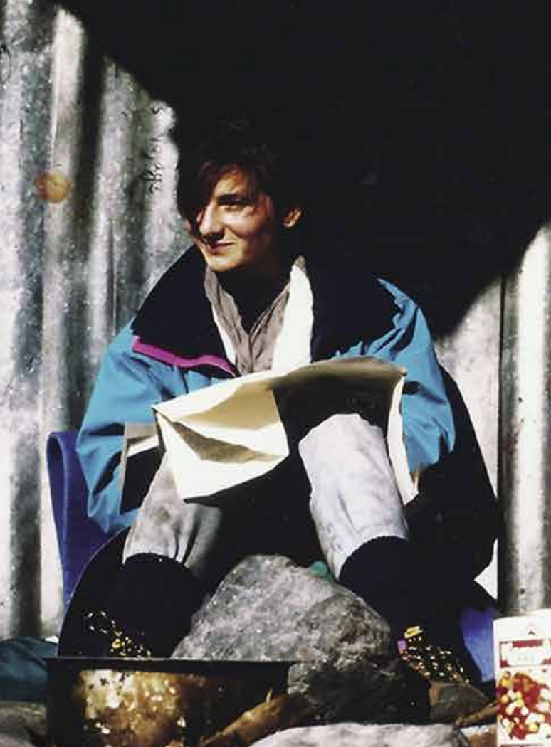 Elisabeth mit einem Buch