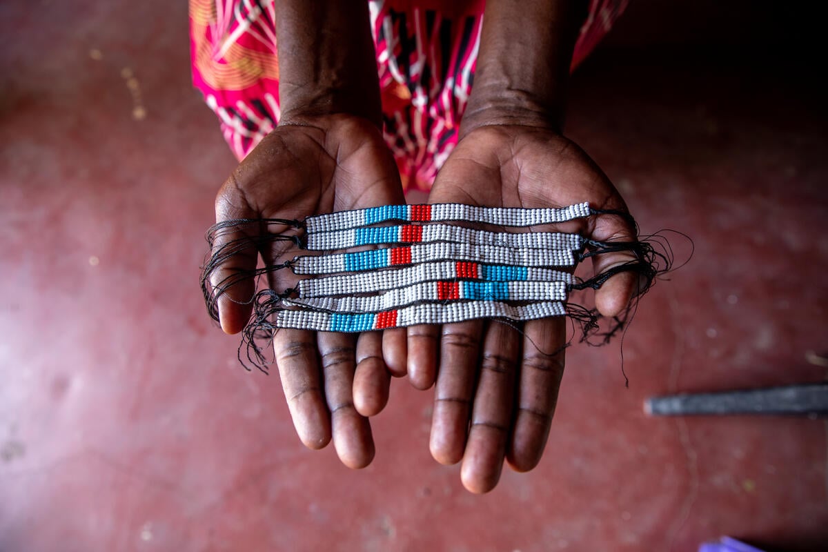 Kenya. UNIQLO and MADE 51 partner to produce 12,000 bracelets