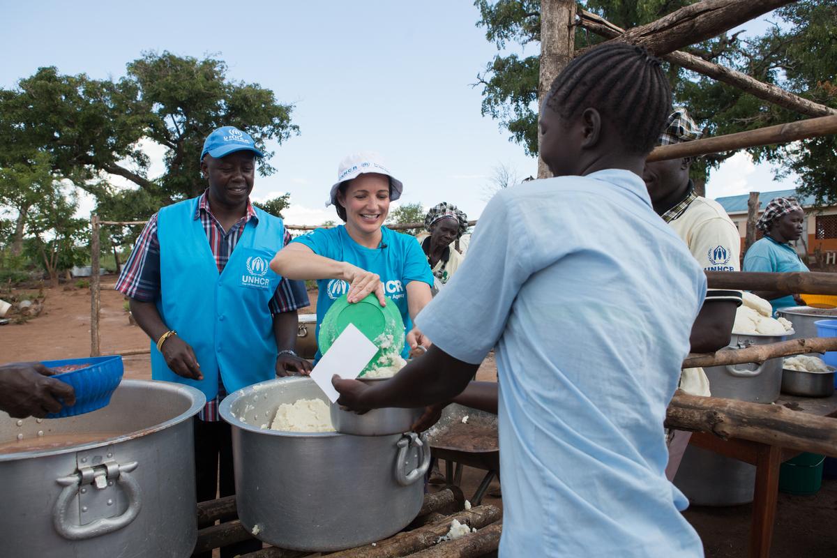 Uganda. Support to South Sudanese refugees. Kristin Davis serves food with the UNHCR team who provide food for everyone at the transit centre.