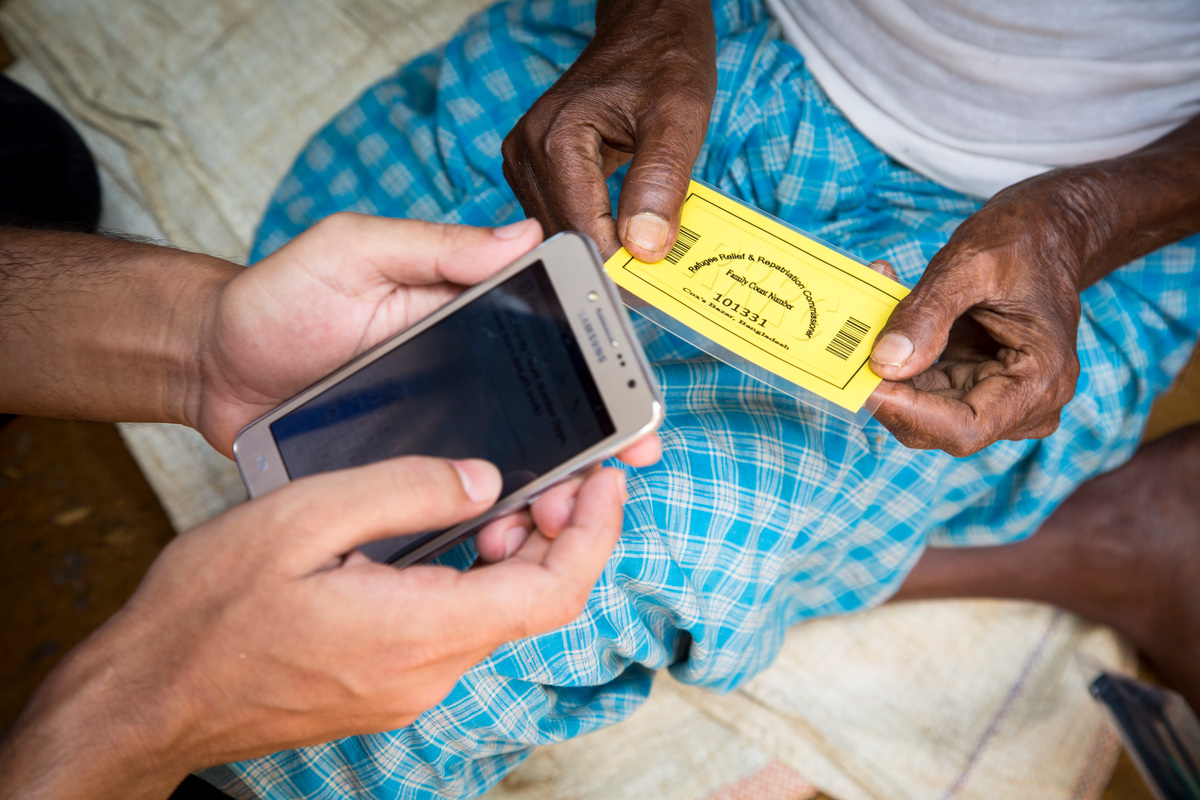 Bangladesh. UNHCR teams gather data to help Rohingya refugees