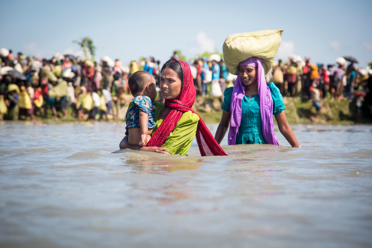 Bangladesh. Thousands stranded near Myanmar border