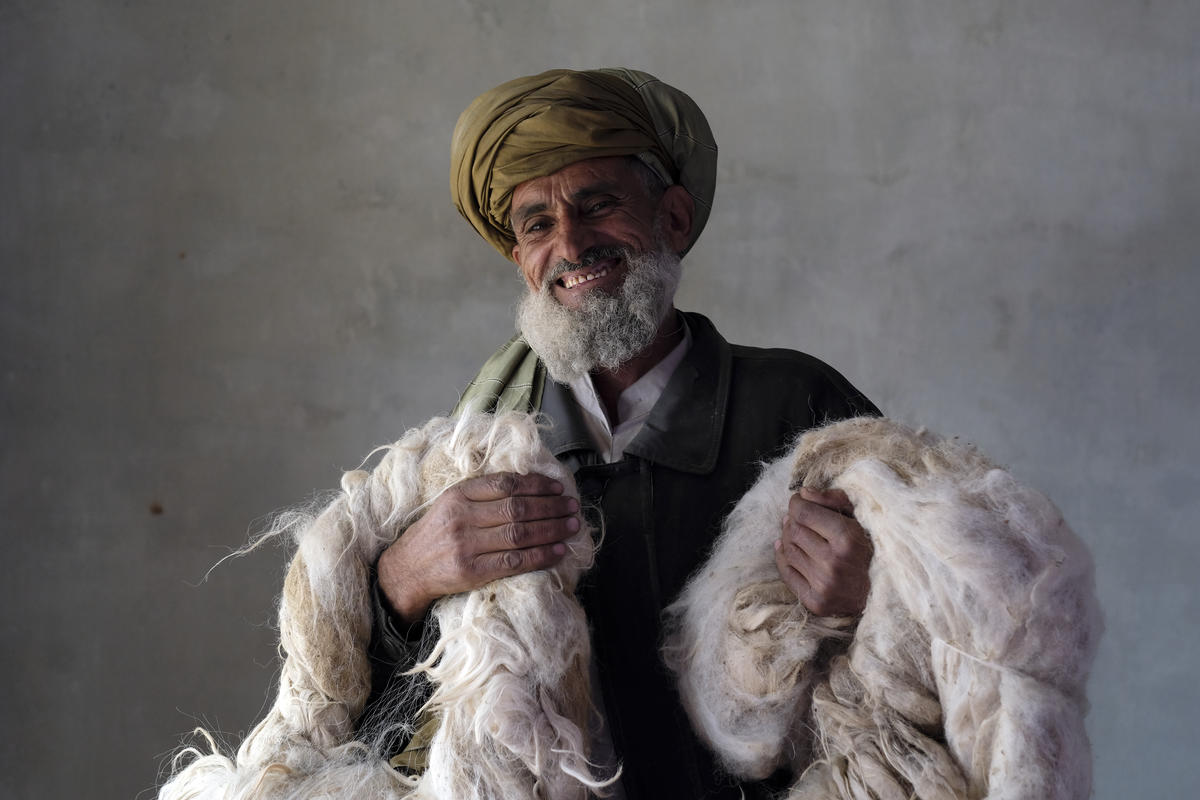 Afghanistan. Supporting livelihoods for Returnees through weaving project as part of UNHCR's Community Based Protection Measures