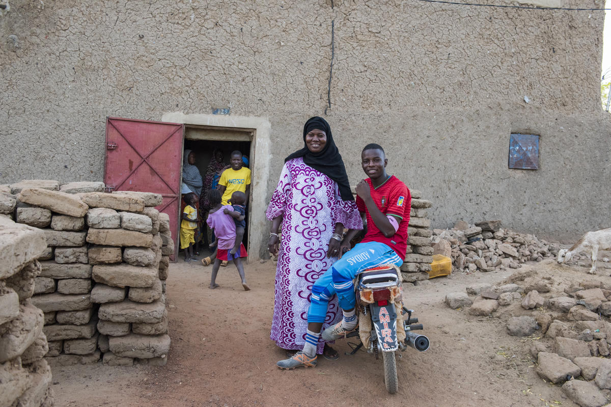 Mali. Life slowly returning to the city of Gao, despite continuing security concerns